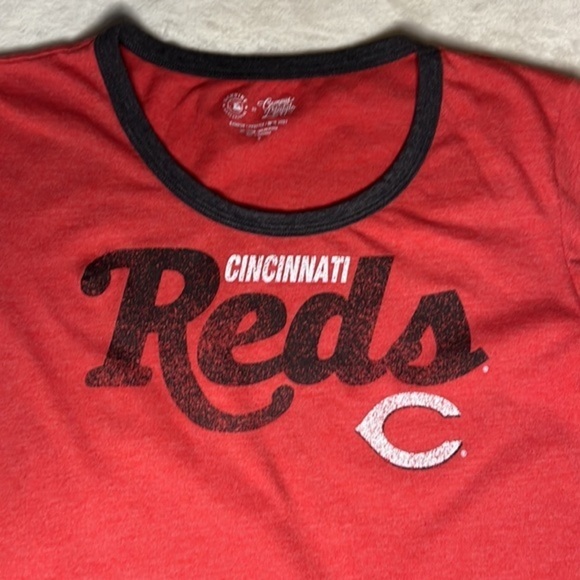 Cincy Reds Campus Chic: Women's Genuine Merchandise for a Stylish Game Day Look - Picture 2 of 2
